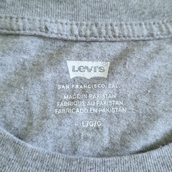 Levi's Heather Grey "Feeling Sensing Seeing" Graphic Tee👕 - NWT - Picture 5 of 13